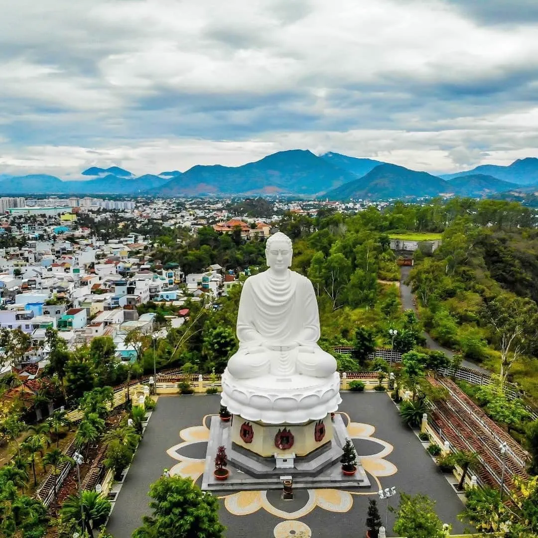 Long Son Pagoda Nha Trang 2025: A Century-Old Sanctuary & Vietnam's Largest White Buddha